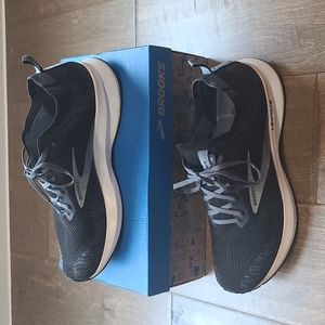 Men's Brooks Levitate 4